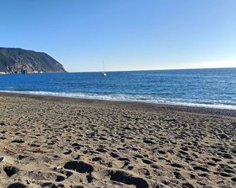 Les Demoiselles d'Avignon - Casarza Ligure - Пляж