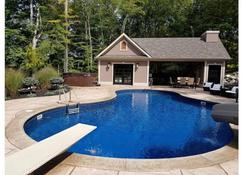 Seclusion and Romance-Heated pool included! - Pine Bush - Piscina