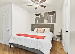 Modern Studio Apartment near Merrimack Park - Huntsville - Bedroom