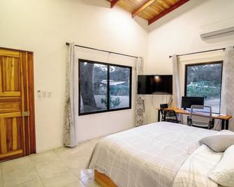 Designed for nomads by a nomad. Building a community of travelers. - Nosara - Habitación