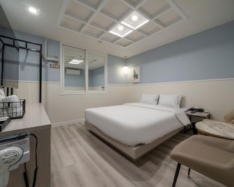 Sacheon Hotel 104 - Sacheon - Bedroom