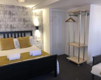 Raleghs Cross Inn - Watchet - Bedroom