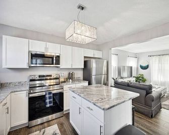 3BR in Lorain near Lake Erie - Lorain - Cocina