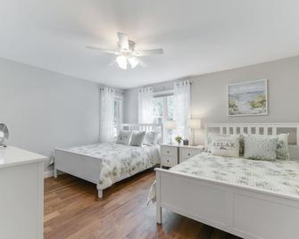 Spacious Luxury 4 BR Home minutes to Princeton - Lawrenceville - Bedroom