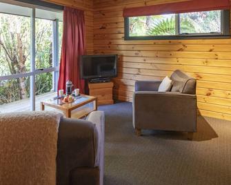 Westwood Lodge - Franz Josef Glacier - Living room