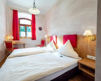 B-Eathouse Eventhotel & Gasthof Zur Post - Obing