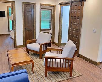 The Ocoee Casita - Less then 5 minutes from Lee University - Cleveland - Living room