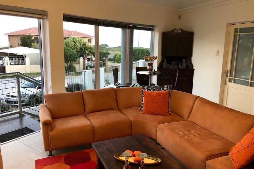 Modern Beach Apartment - Port Elizabeth - Living room