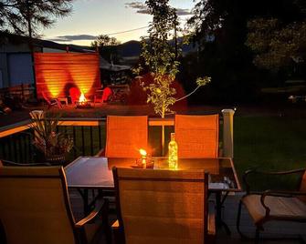 Utah Small Town Getaway - Circleville - Patio