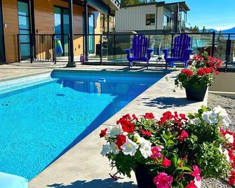 Naramata Dreaming: Heated Pool & Panoramic Lake Views - Naramata - Πισίνα