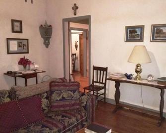 Enjoy Country Living at it's best. Located a short distance from San Antonio - Bulverde - Living room