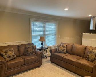 The Carriage House: Pathway to a Romantic Getaway - Purcellville - Sala de estar