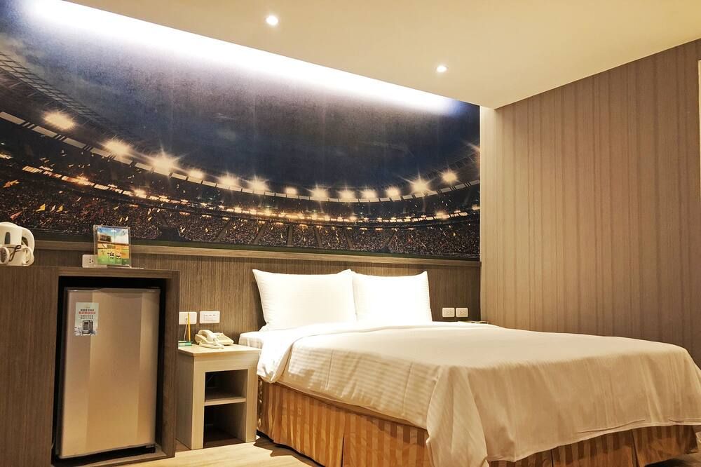 La Hotel-Baseball Theme Hall