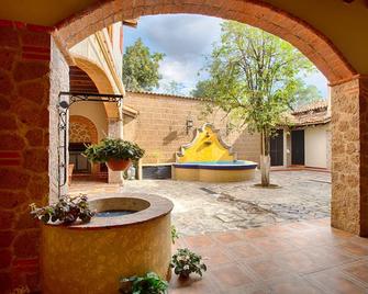 Hermosa Y Amplia Casona En Mascota, +16 Personas - Mascota - Patio