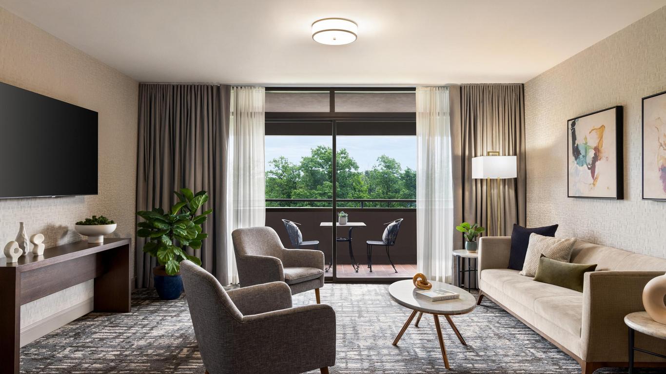 Crowne Plaza Edison By IHG