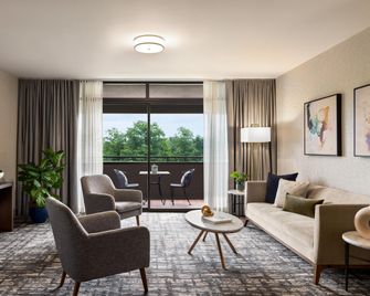 Crowne Plaza Edison By IHG - Edison - Oturma odası