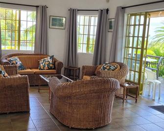 Dream home overlooking the lagoon and Le Morne mountain. 3 bedrooms, sleeps 6 - Le Morne - Living room