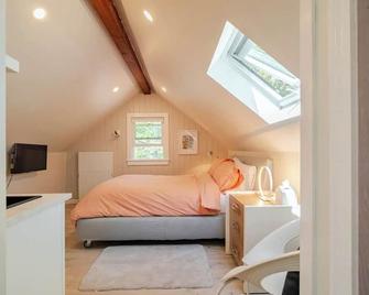 Studio Apartment at The Shire - Cape Cod - East Falmouth - Bedroom