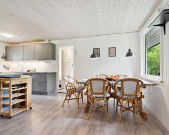 Lovely home in Bording with kitchen - Bording - Comedor