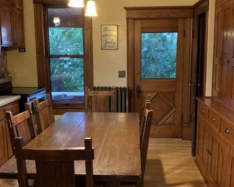 Charming Hilltop Home with City View - Chippewa Falls - Dining room