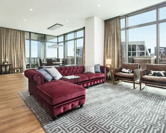 Texas A&M Hotel and Conference Center - College Station - Wohnzimmer