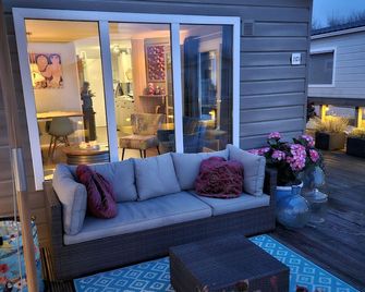 Prachtig ruim chalet aan de Noordhollandse kust compleet voor 5 personen. - Petten - Patio