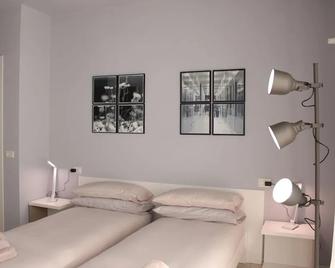 Le3stanze - Borgomanero - Habitación