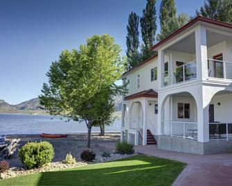 Sandy Beach Suites - Osoyoos - Building