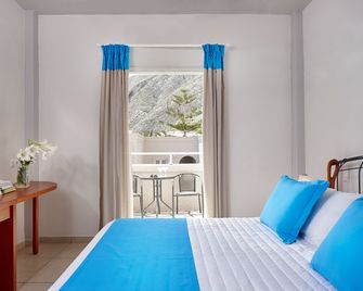 Terra Blue Santorini - Kamari - Sovrum