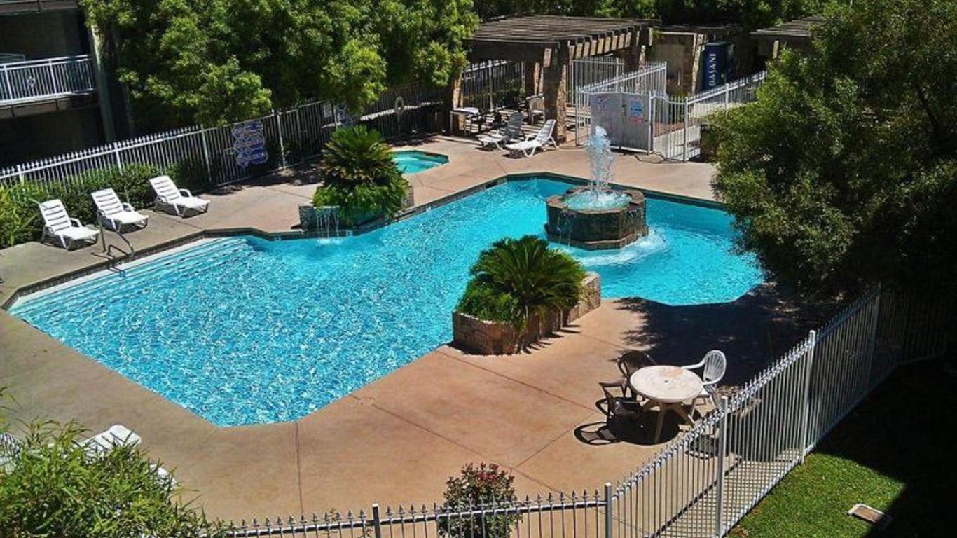 Manor Suites