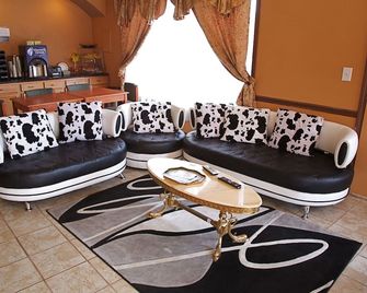 Coach Light Inn Brenham - Brenham - Wohnzimmer