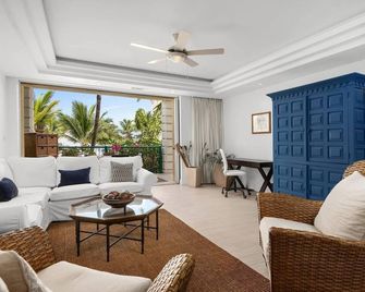 Stunning Yacht Club, Short Walk to Beach W/Pool! - Five Cays Settlement - Sala de estar