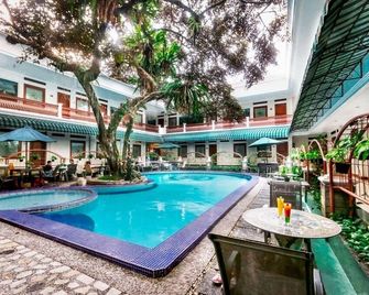 Sahira Butik Hotel Paledang - Bogor - Piscina