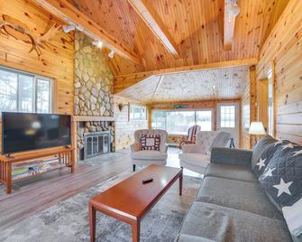 7 Mi to Nubs Nob Lakefront Abode with Fire Pit! - Petoskey - Living room