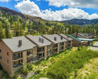 The Meadows-Cozy Hotel Room W/Deck - Kirkwood - Edificio