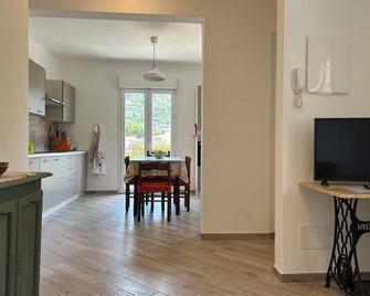 Vacation home Marisa, in quiet area close to the sea and conveniences. - Camporosso