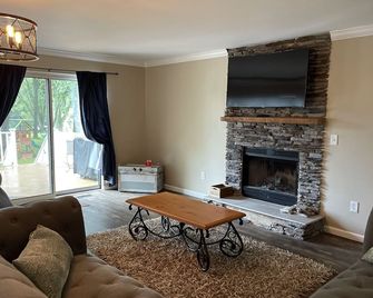 Private Lake -Northern Michigan without the drive! - South Lyon - Sala de estar