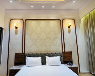 Hotel Virasat-E-Bushahr - Rampur - Bedroom
