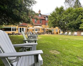 Moorhill House Hotel - Ringwood - Patio
