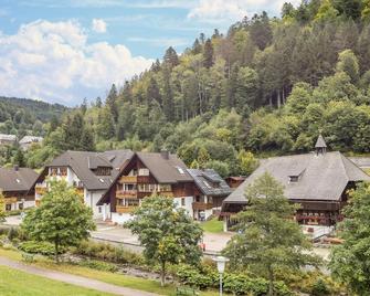 Charming Apartment In A Spa Town In The Southern Black Forest With Mountain View, Garden & Wi-Fi - Todtmoos - Budova