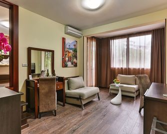 Hotel Premier - Budva - Living room