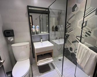 Just live inn - New Dahua - Thành phố Cơ Long - Phòng tắm