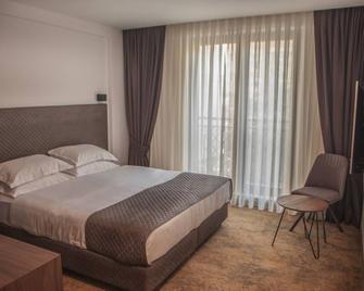 Hotel Qama - Kosovo Polje - Bedroom