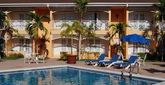 Hotel Four Seasons - Kingston - Alberca