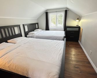 Waterfront with amazing sunset , inground salt spa and sauna - Eastman - Chambre