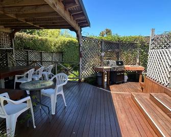 Budget One Bedroom Unit - Kaiteriteri - Patio