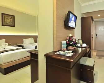 Grasia Hotel - סמראנג