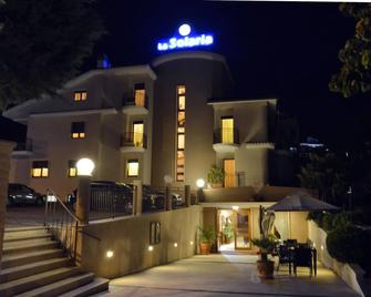 Hotel e Appartamenti La Solaria - סן ג'ובאני רוטונדו - בניין