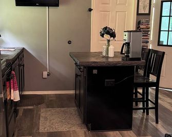 Charming 2-bedroom tiny house secluded in the country - Prospect - Salle à manger