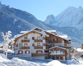 Hotel B&B Andreas - Canazei - Gebäude